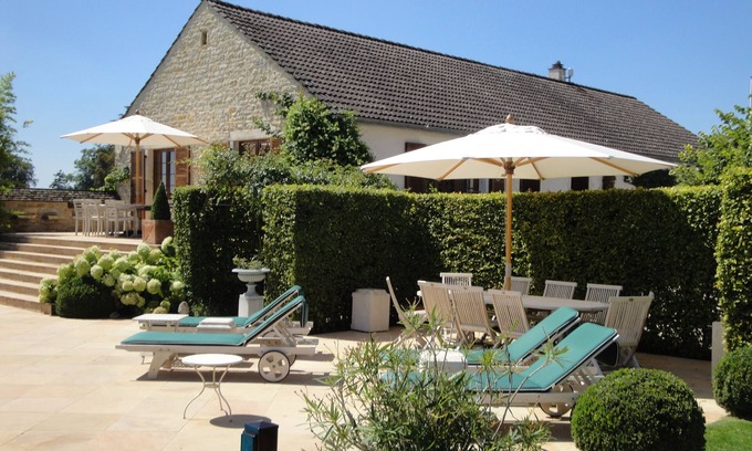 Meursault House | Superb villa with view on vineyards, 100 m² swimming pool secured by electric cover