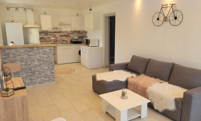 Saint-Hilaire-du-Rosier Apartment | Superbe appartement