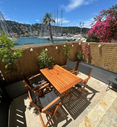 Saint-Mandrier-sur-Mer Apartment | Superbe appartement 4 personnes les pieds dans l'eau