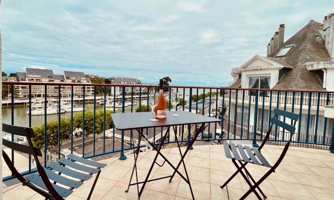 Le Pouliguen Apartment | Superbe appartement 4 personnes Le Pouliguen avec vue magnifique sur le port et la mer