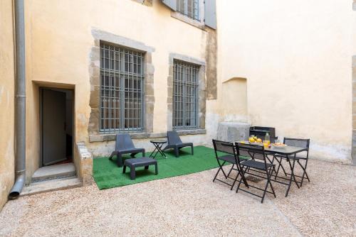 Bastide Saint-Louis Apartment | superbe appartement avec cour dans la bastide
