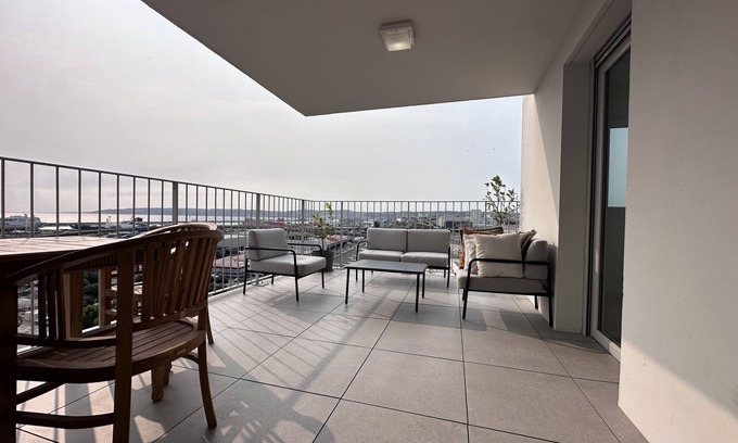 Euromed - La Joliette Apartment | Superbe Appartement en Résidence Avec vue sur mer et Coucher de Soleil
