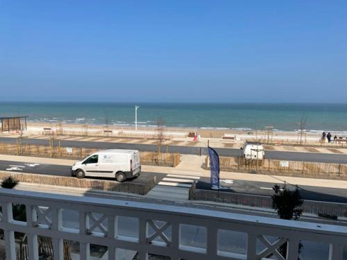 Luc-sur-Mer Apartment | Superbe appartement front de mer