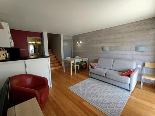 Montgenevre Apartment | Superbe appartement rénové - 4 pers - Terrasse plein sud - Garage privé - Proche pistes et commodités - FR-1-445-46