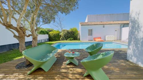 Saint-Clement-des-Baleines Villa | Superbe villa avec piscine dans le village de St Clément
