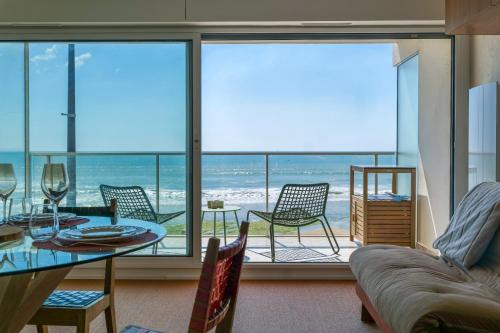 Les Sables d'Olonne Apartment | Superbe studio vue mer entièrement rénové - 4 personnes