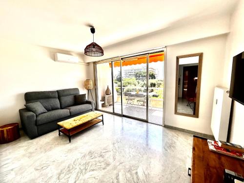Cros-de-Cagnes Apartment | Superbe studio, 200 m de la mer, climatisé avec terrasse et parking privé