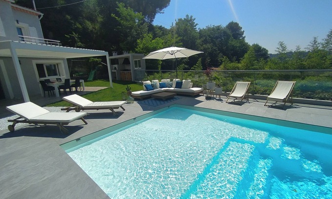 Colomars Villa | Superbe Villa Avec Piscine au Calme