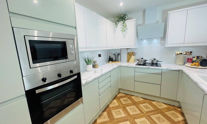 Ormskirk House | Superbly Stylish & Spacious 2 Bedroom Home in Ormskirk Town Centre