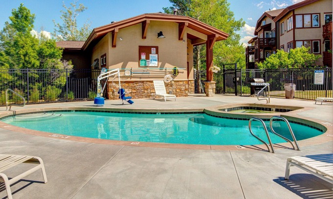 Kimball Junction Condo | Superbly Updated Condo with Mountain Views, Shared Pool, Hot Tub, Walking Paths