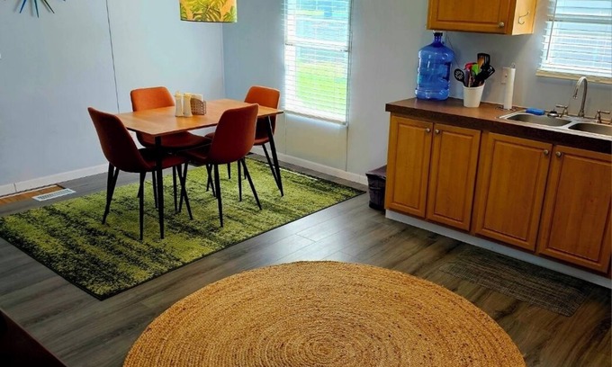 Jefferson House | SuperCool Mid-century Retro, E. Texas Starry Skies