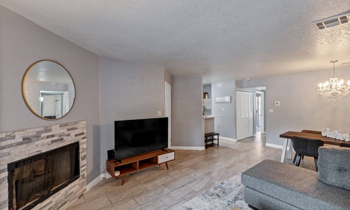 Spring Valley Apartment | Superhost 5 Star ⭐️ Service with 2 Bedrooms