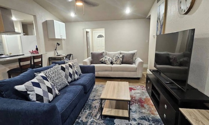 Fort Worth House | SUPERHOST. Luxury home in Haltom n City! Baby Crib,Near Lake, Parks &Golf course