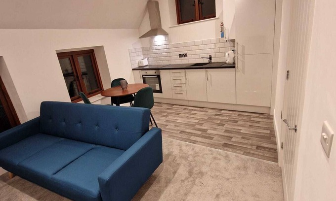 Amesbury Apartment | Superior 1 Bed Apartment Amesbury Town Centre, Stonehenge