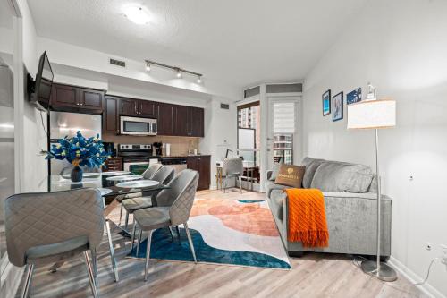 Fort York Apartment | Superior 1Bd & DEN Apartment with Balcony