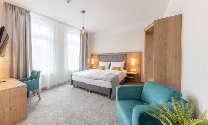 Leer Cottage | Superior double room 12 (top floor right) - 24/7 self-check-in, 14008