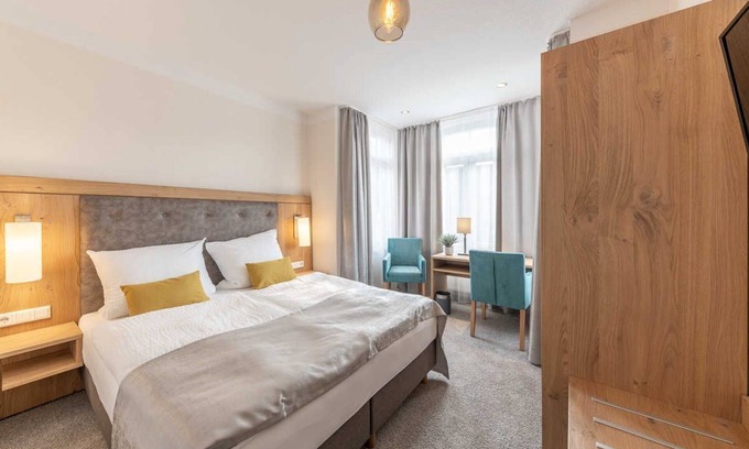 Leer Cottage | Superior double room 13 (top floor right) - 24/7 self-check-in, 14008