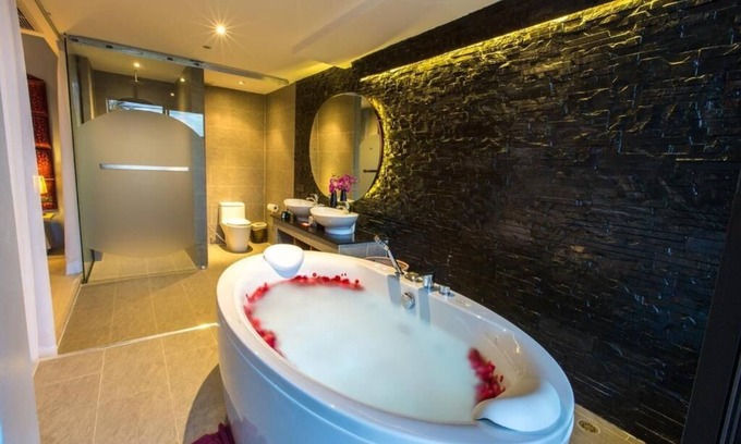 Patong Resort | Superior Jacuzzi Suite With Plunge Pool (C)