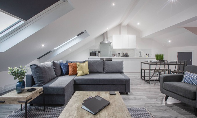 North Shore Apartment | Superior Penthouse, Central Location, Sleeps 6