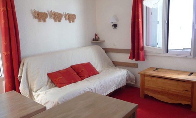 Prapoutel Apartment | Superior studio cabin near slopes, sleeps 4, south balcony, ski locker