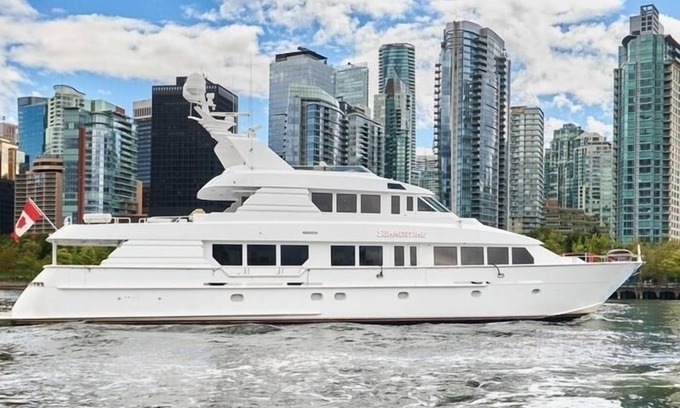Westshore Boat Rental | Superyacht Bahamas PrivateCruise