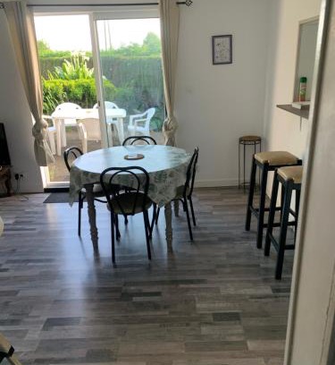 Isigny-le-Buat House | Sur la route du Mont Saint Michel