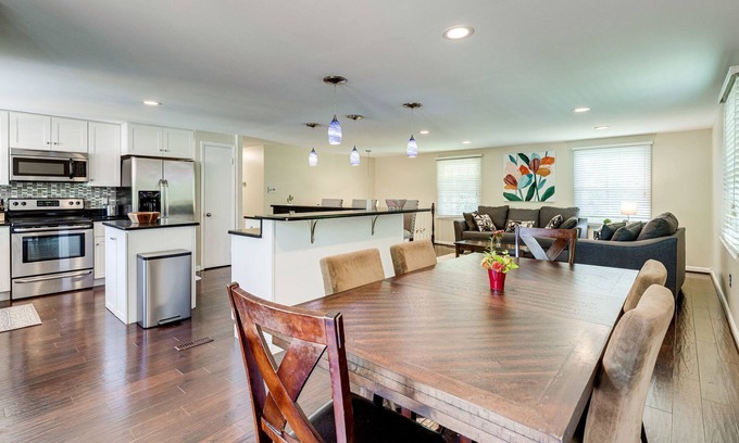 Fairfax House | Surburban gem for your family's DC adventure