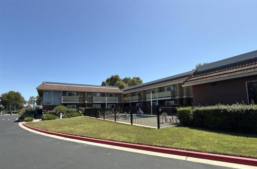 Sunnyvale Hotel | SureStay by Best Western Sunnyvale Silicon Valley