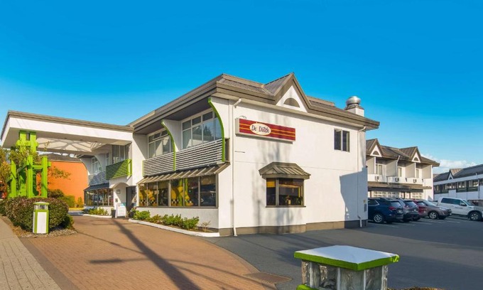 Pemberton Heights Hotel | SureStay Hotel by Best Western North Vancouver Capilano