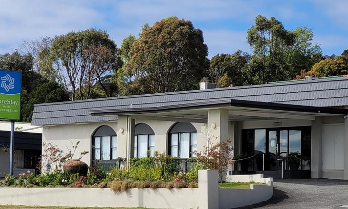 Mount Melville Hotel | SureStay Hotel by Best Western The Clarence on Melville