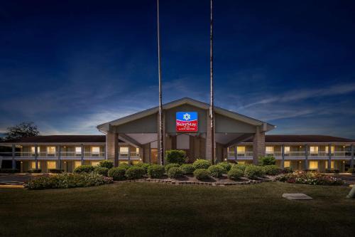 Beaumont Hotel | SureStay Plus by Best Western Beaumont