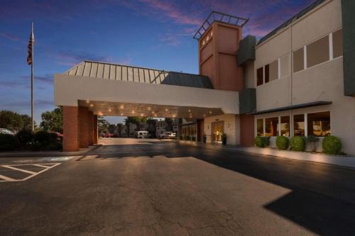 Lawton Hotel | SureStay Plus by Best Western Lawton