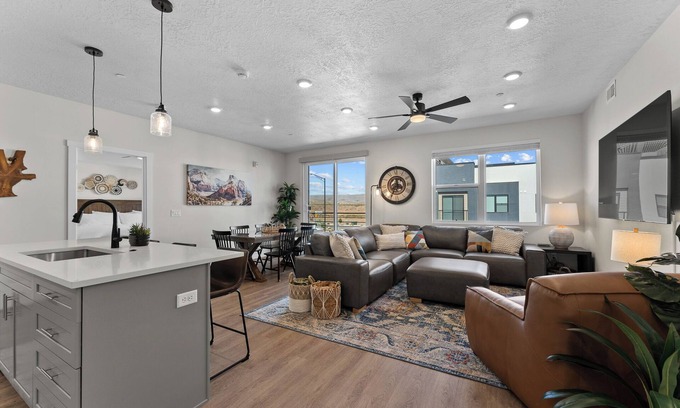 St. George Condo | Surf and Sand Castle: Desert Color Lagoon + Beaches