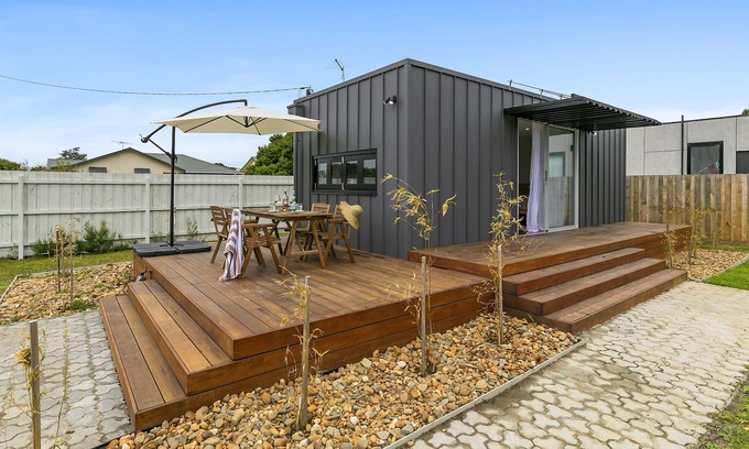 Surf Beach House | Surf Beach Tiny House - 2 Minutes walk to the beach