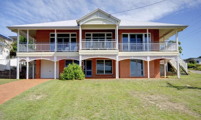 Fingal Bay House | Surf Break 10 Tuna Cresent Whole house