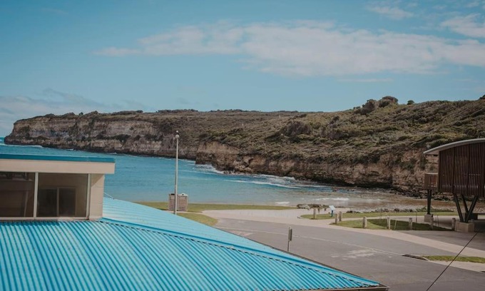 Port Campbell Villa | Surf break at Bayview villas SEA VIEW