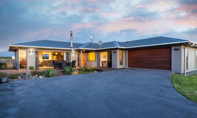 Warea House | SURF BREAK ON STENT: 4 BR, 2 BA House in Warea, Sleeps 7