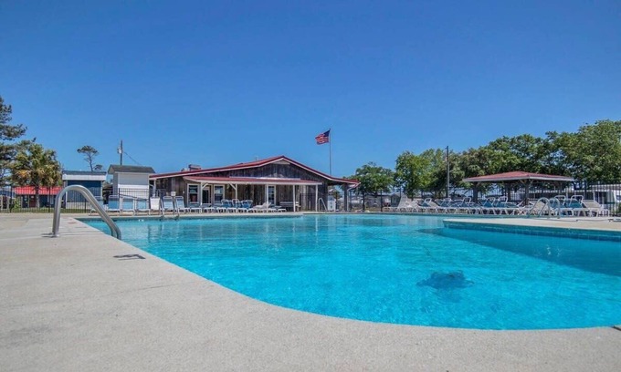 Holly Ridge House | Surf City Model Home with Pool Access