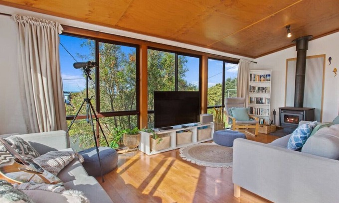 Skenes Creek House | SURF LODGE - 5 bedrooms + games room + wifi