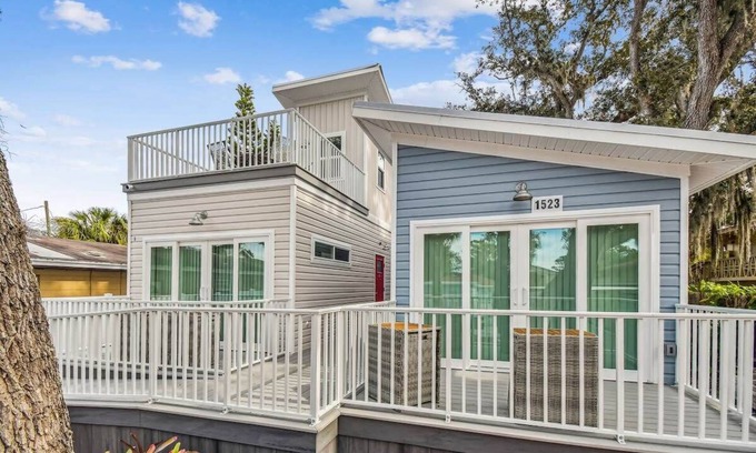 Dunedin House | Surf Shack Tiny Home on Pinellas Trail w/Heated Pool