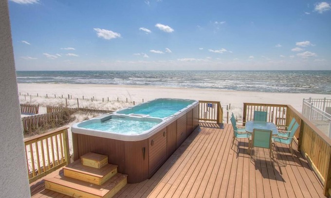 Silver Sands Beach Villa | Surf Song - Beachfront Home with SwimSpa!