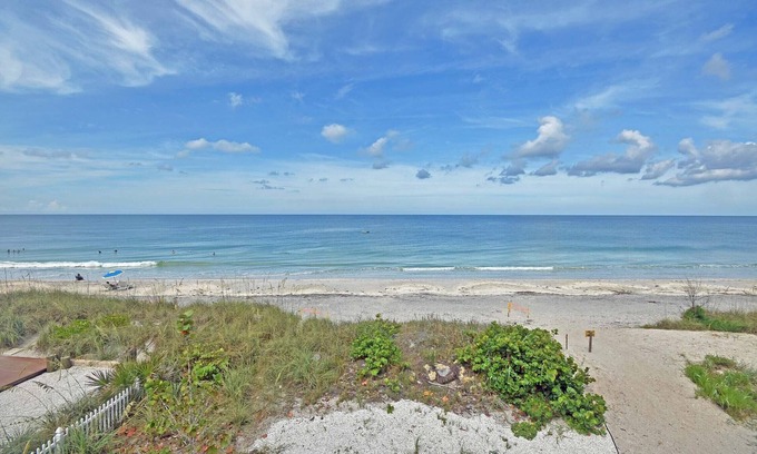 Englewood Condo | Surf & Sun at this Gulf Front duplex