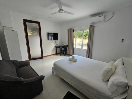 Thulusdhoo Island Hotel | Surf Trip Maldives