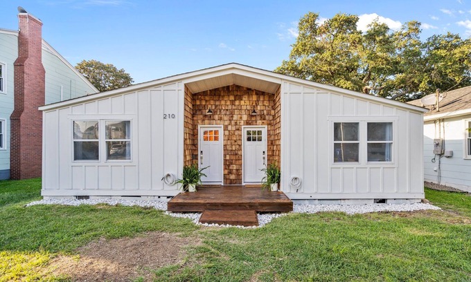 North Carolina Coast Cottage | Surfer's Bungalow!