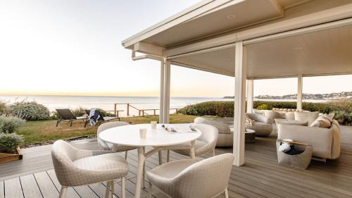 Wamberal House | Surfers Corner on Wamberal Beach