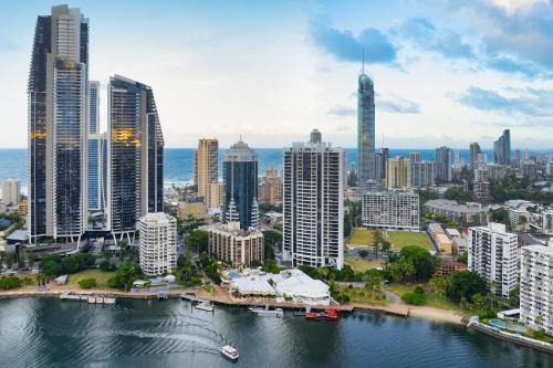 Surfers Paradise Apartment | Surfers Paradise Stunning Getaway with Ocean and River Views