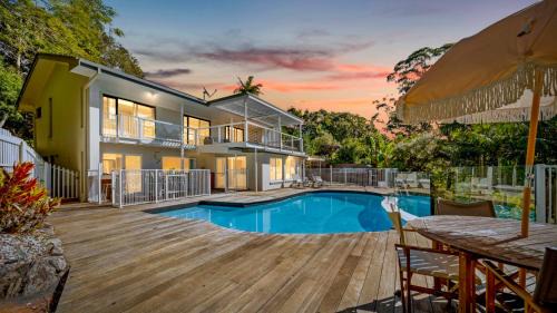 Ocean Shores House | Surfers Rest - Stunning home 3 mins to beach
