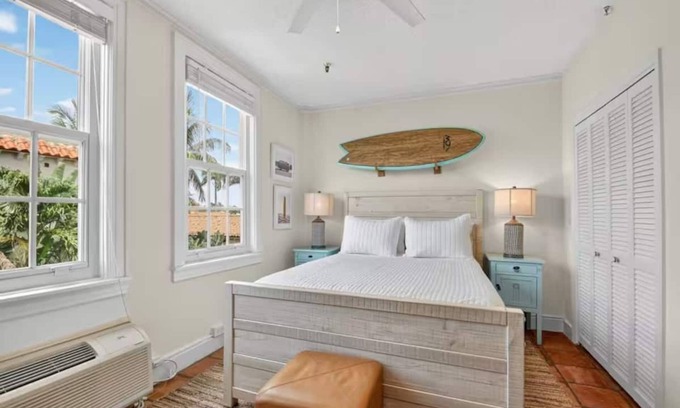 Palm Beach - West Palm Beach Condo | Surfs Up Palm Beach Steps To Beach Heated Pool