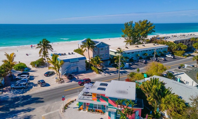 Bradenton Beach House | SURFS UP - UP STAIRS UNIT