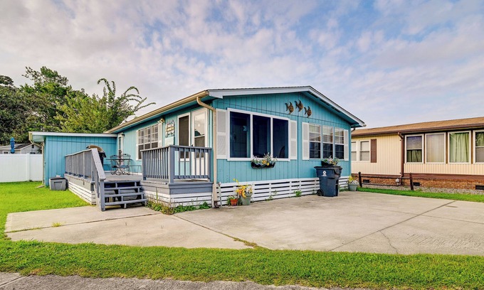 Garden City House | Surfside Beach Home w/Community Perks Near Ocean!